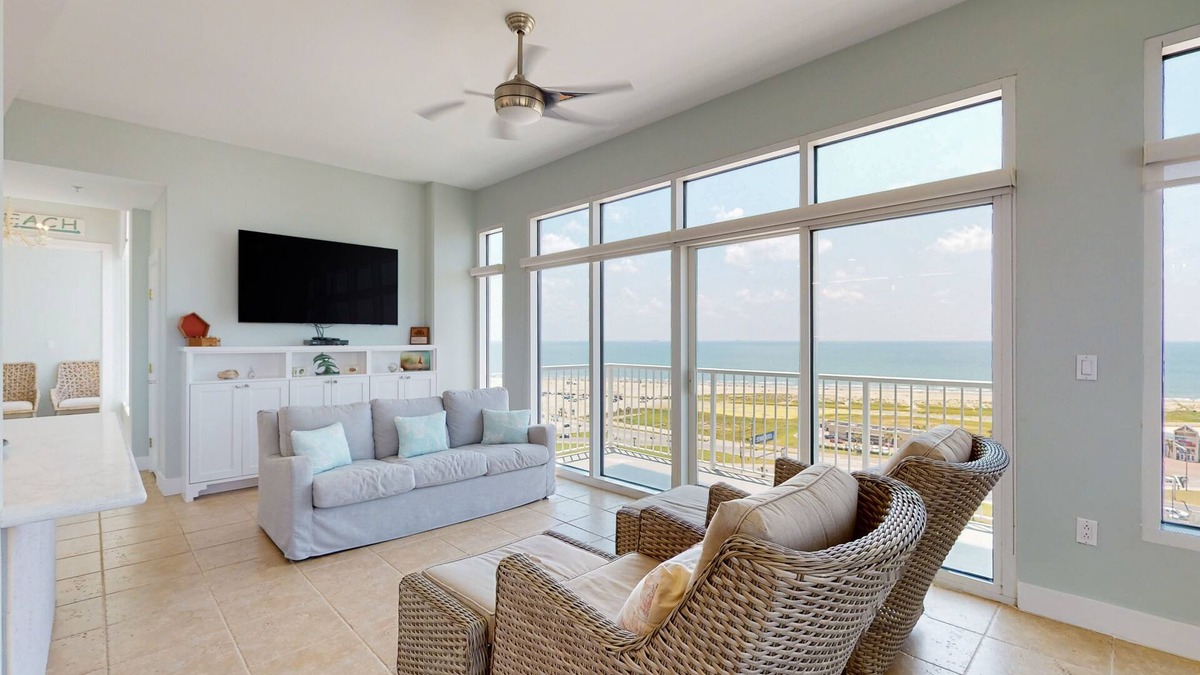 Galveston Condo | 12th-floor corner condo with heated pool, spa, game room, & hot tub - beach view