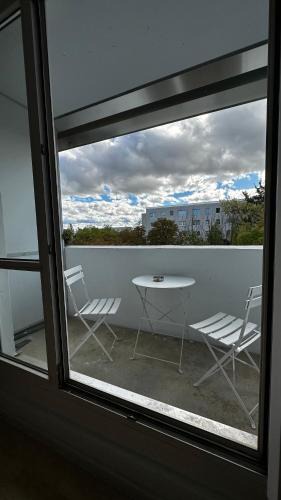 Nietleben Apartment | 13 Apartments 3BR R&P Living