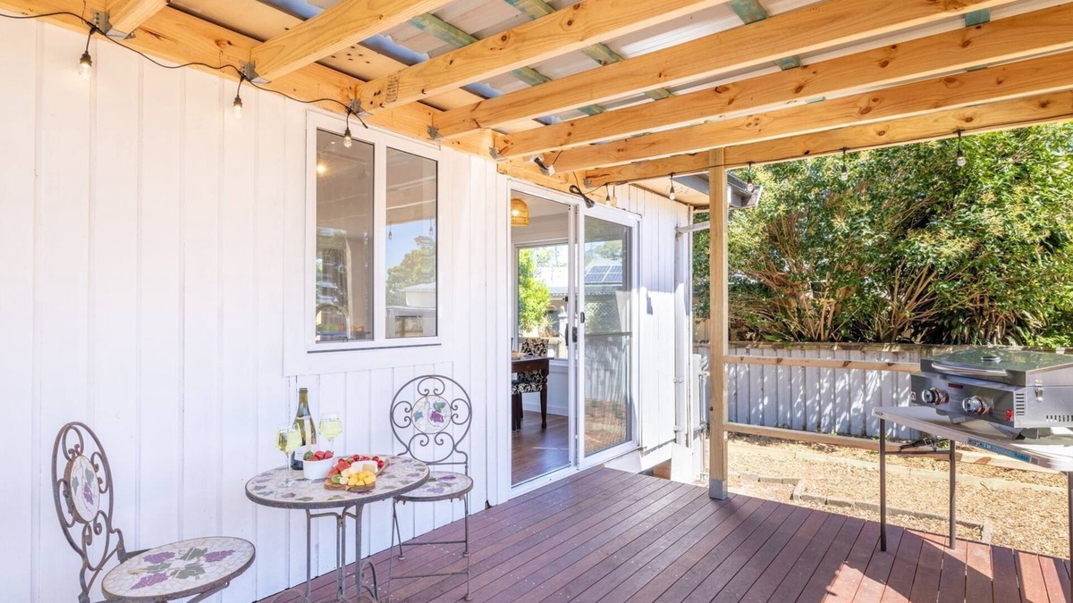 Tanilba Bay House | 13 Beatty Blvd - Air Con, Wi-Fi, Linen, Boat Parking, Pet Friendly