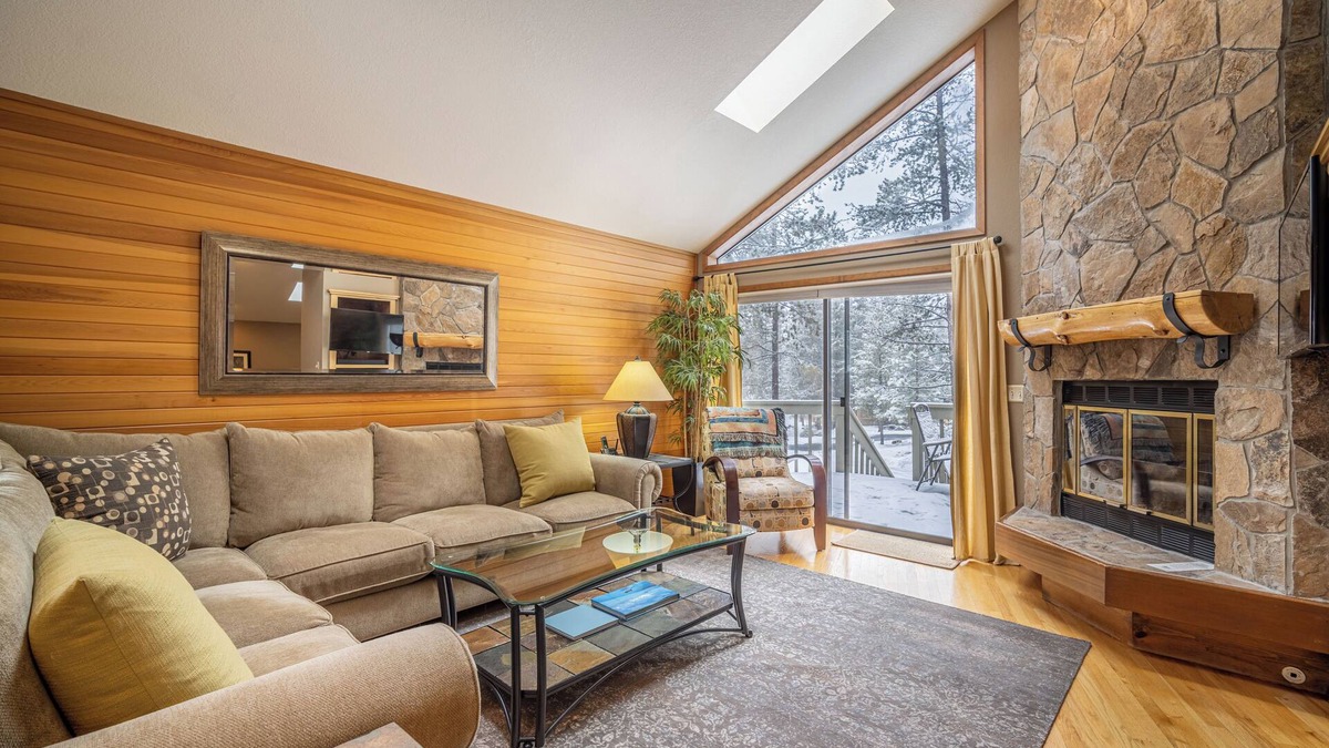 Sunriver House | 13 Elk | Charming 2 Bedroom Cabin