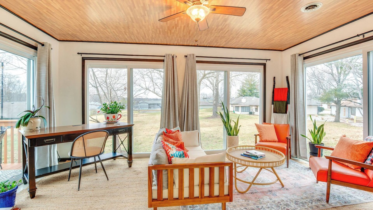 Blue Springs House | 13 Mi to Arrowhead Stadium: Blue Springs Home!