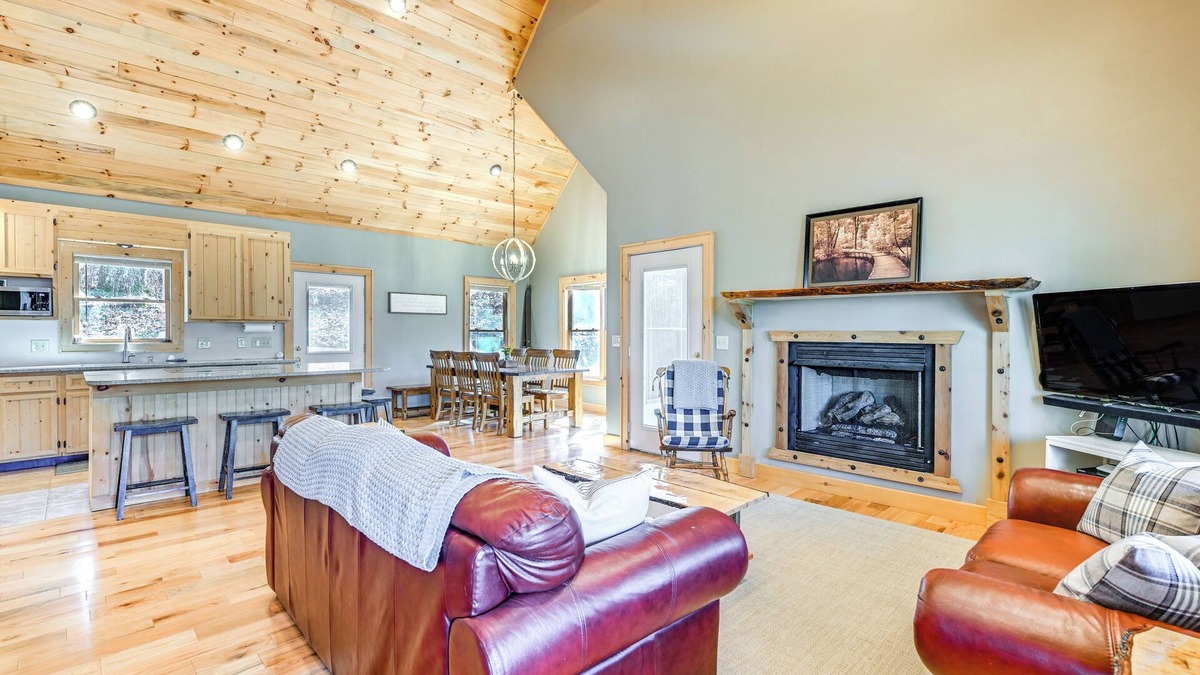Cullowhee Cabin | 13 Mi to Cashiers: Cabin w/Wraparound Porch!