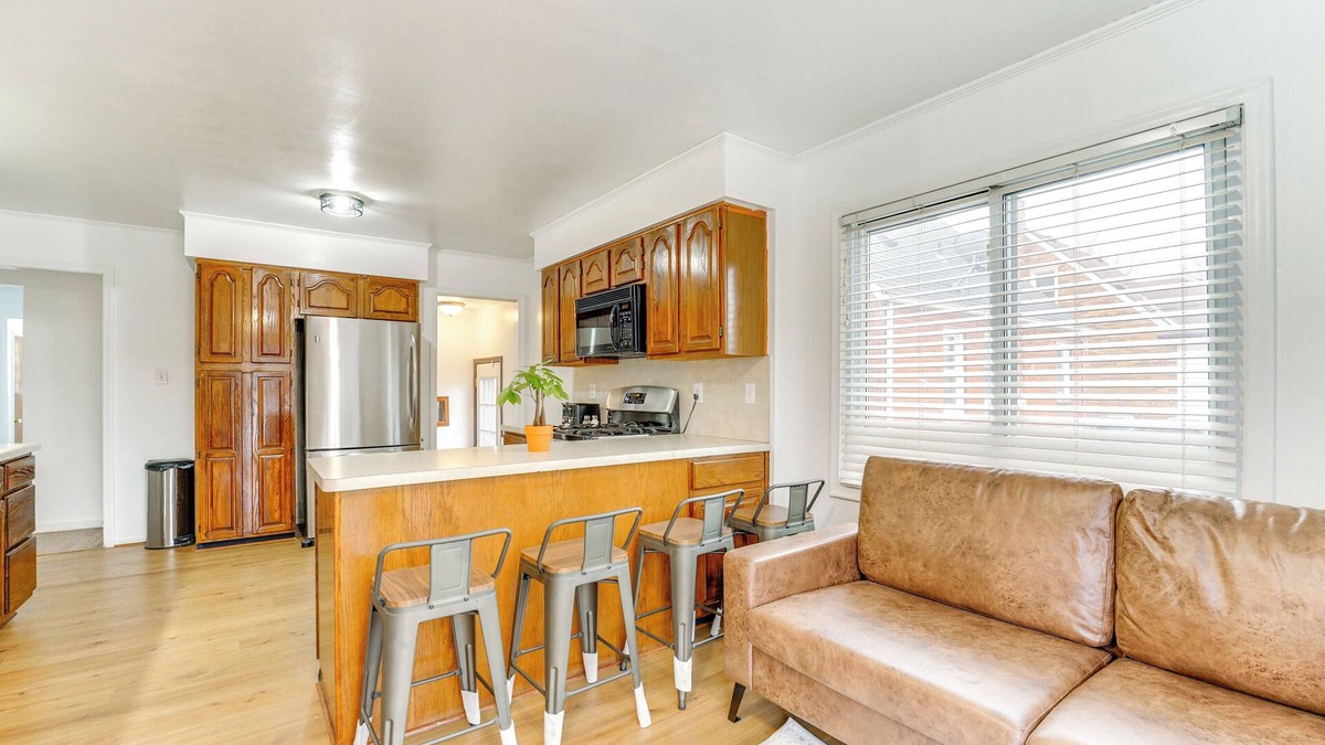 Dearborn House | 13 Mi to Downtown Detroit: Bright Home