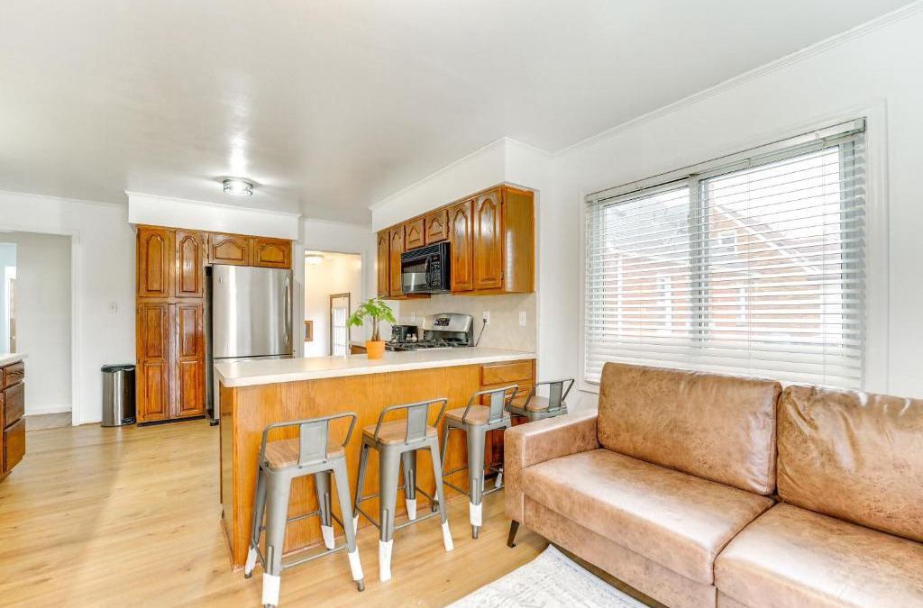 Dearborn House | 13 Mi to Downtown Detroit Bright Home