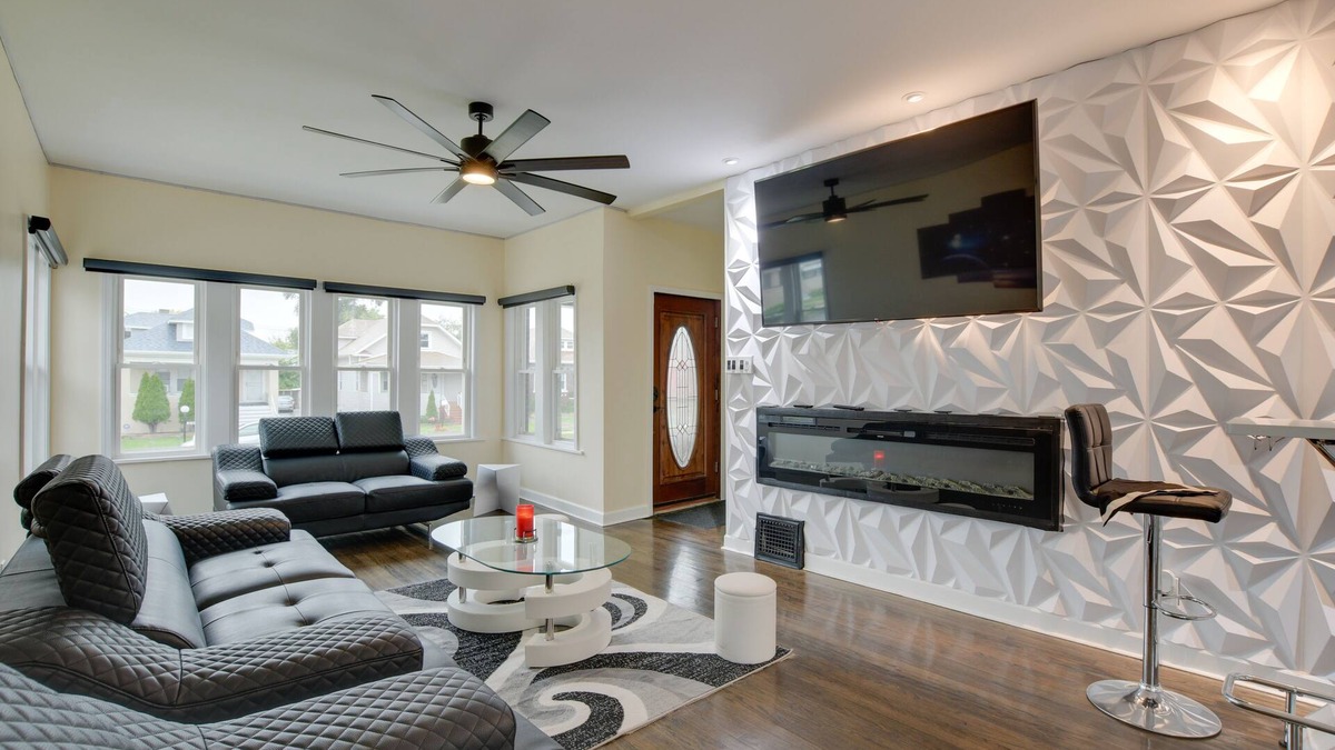 Maywood House | 13 Mi to Dtwn Chicago: Maywood Home w/Fireplace