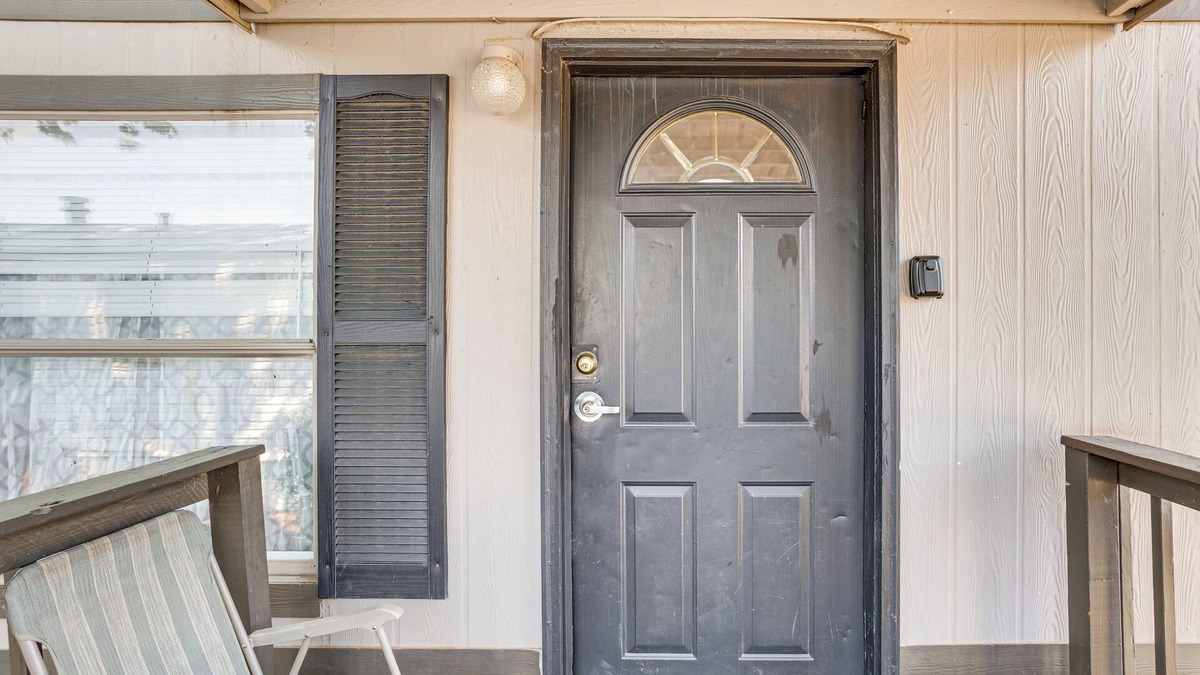 Edmond Cottage | 13 Mi to Okc: Edmond Home w/Pool Access!