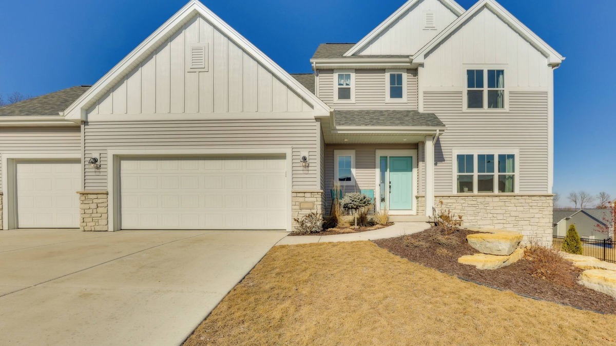 Hanover House | 13 Mi to University of Wisconsin: Suburban Home
