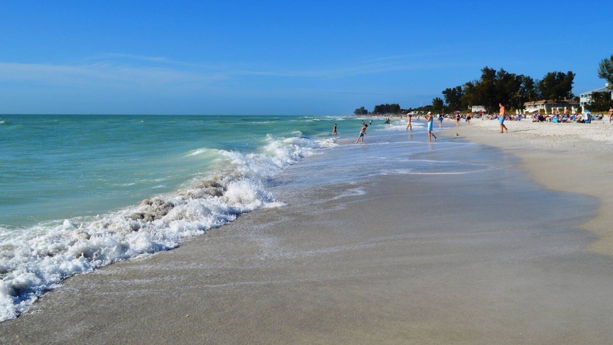 West Bradenton House | 13 MINUTES to AMI beaches, GORGEOUS NW BRADENTON, Heated Pool (See Note)