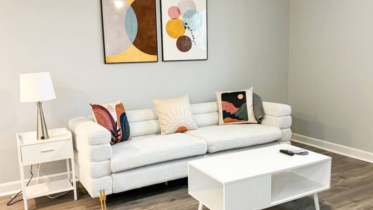 Franklin Apartment | #13 Modern 2 BR WD in Apt Unit