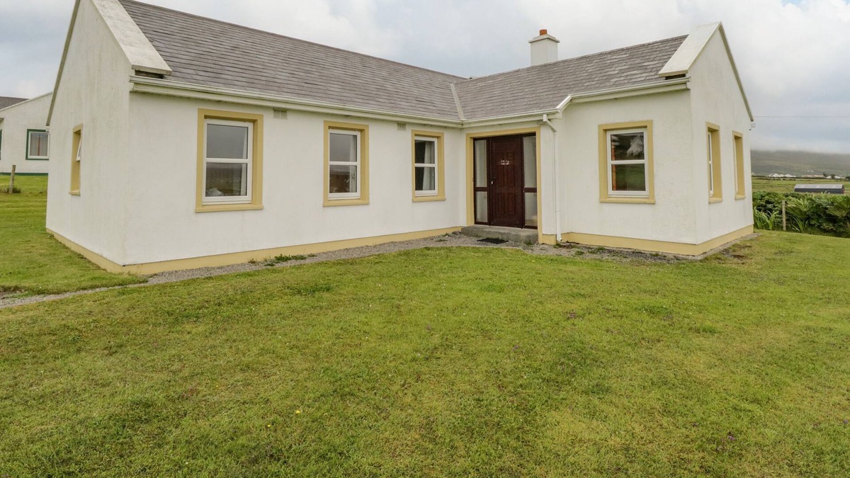 Keel Cottage | 13 TRAWMORE COTTAGES, pet friendly in Keel, County Mayo