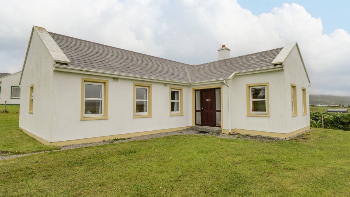 Keel Cottage | 13 TRAWMORE COTTAGES, pet friendly in Keel, County Mayo