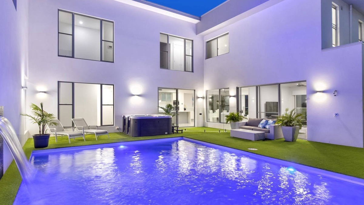 Noosaville House | 13 Waterside Court, Noosa Waters