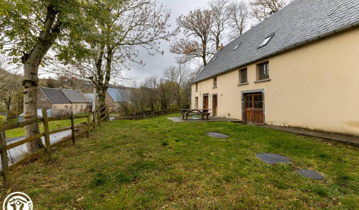 Saint-Alyre-es-Montagne House | 130 m² Gîte ∙ 4 bedrooms ∙ 8 guests