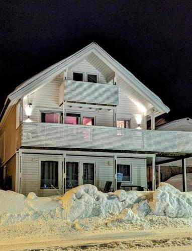 Tromso House | 130 m² House ∙ 4 bedrooms ∙ 11 guests