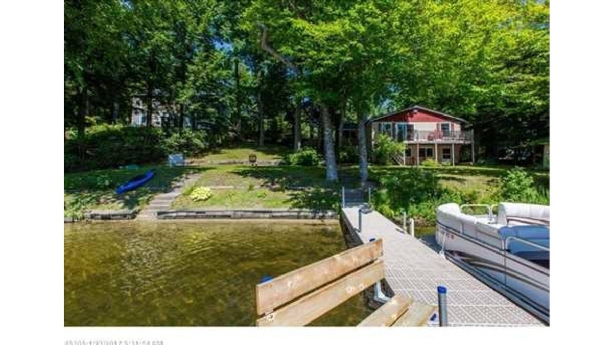 Monmouth House | 130' Of Waterfront On Lake Cobbosseecontee