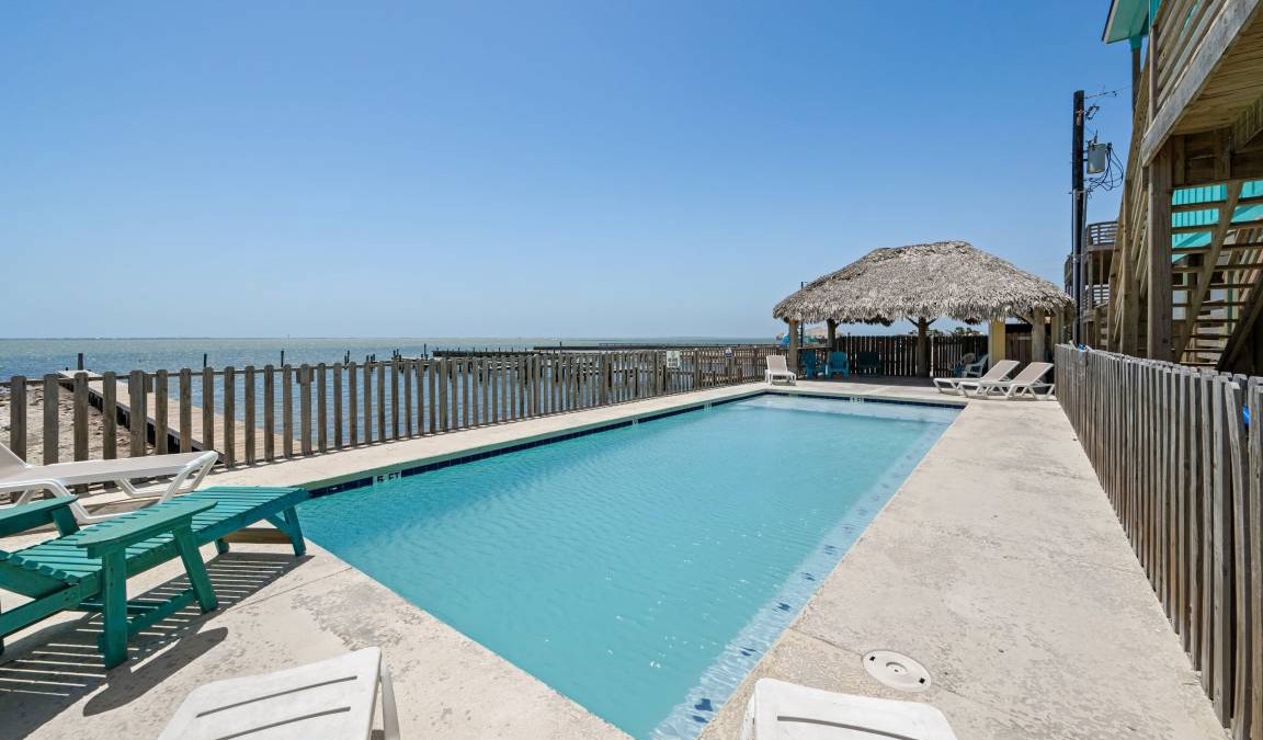 Flour Bluff House | 1300 m² House ∙ 5 bedrooms ∙ 13 guests
