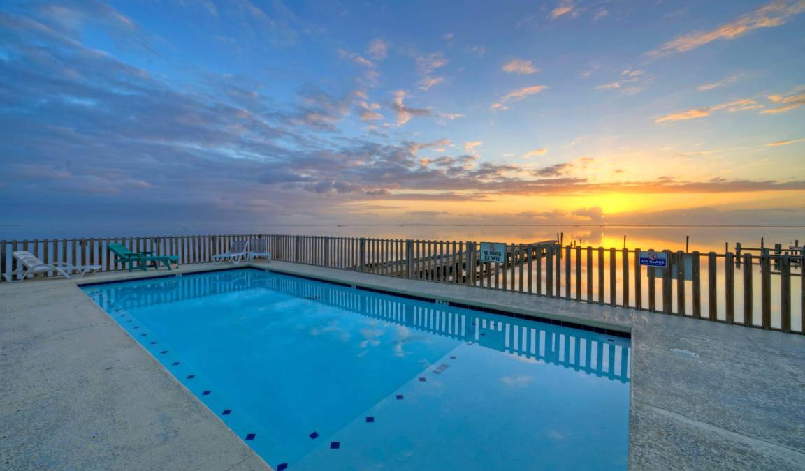 Flour Bluff House | 1300 m² House ∙ 9 bedrooms ∙ 28 guests