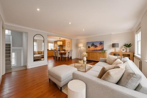 Fitzrovia Apartment | 1300ft Fitzrovia Soho 2B2B by Tottenham Court Road Station Elizabeth line & Oxford Street