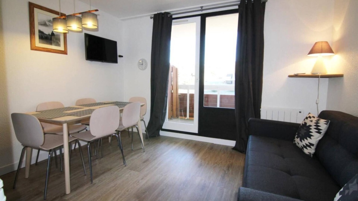Bergers Apartment | 130m from ski slopes, 1st floor, swimming pool, sauna, balcony, tv, ski locker, 40m², Alpe d'Huez