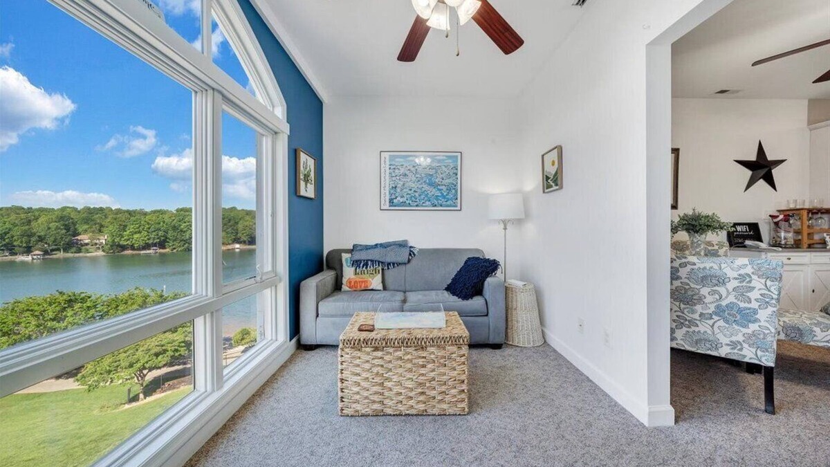 Huddleston Resort | #132 Pointe - 3 Bedroom Lakefront Condo at Mariners SML