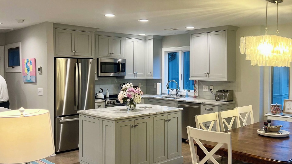West Beach Villa | 1333 Fairway Oaks: 4BR Villa, Lagoon Views, Short 5-7 min. stroll to the Beach!