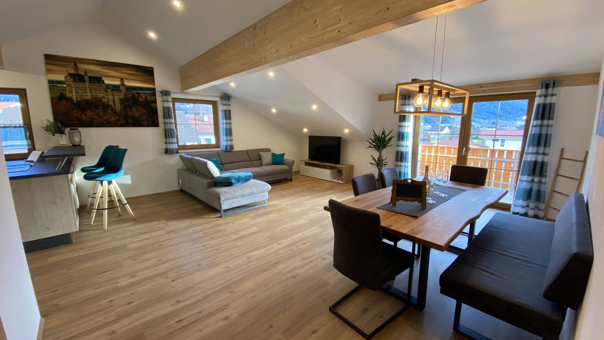 Halblech Apartment | 133m² apartment in Bayerniederhofen * Mountain and castle view