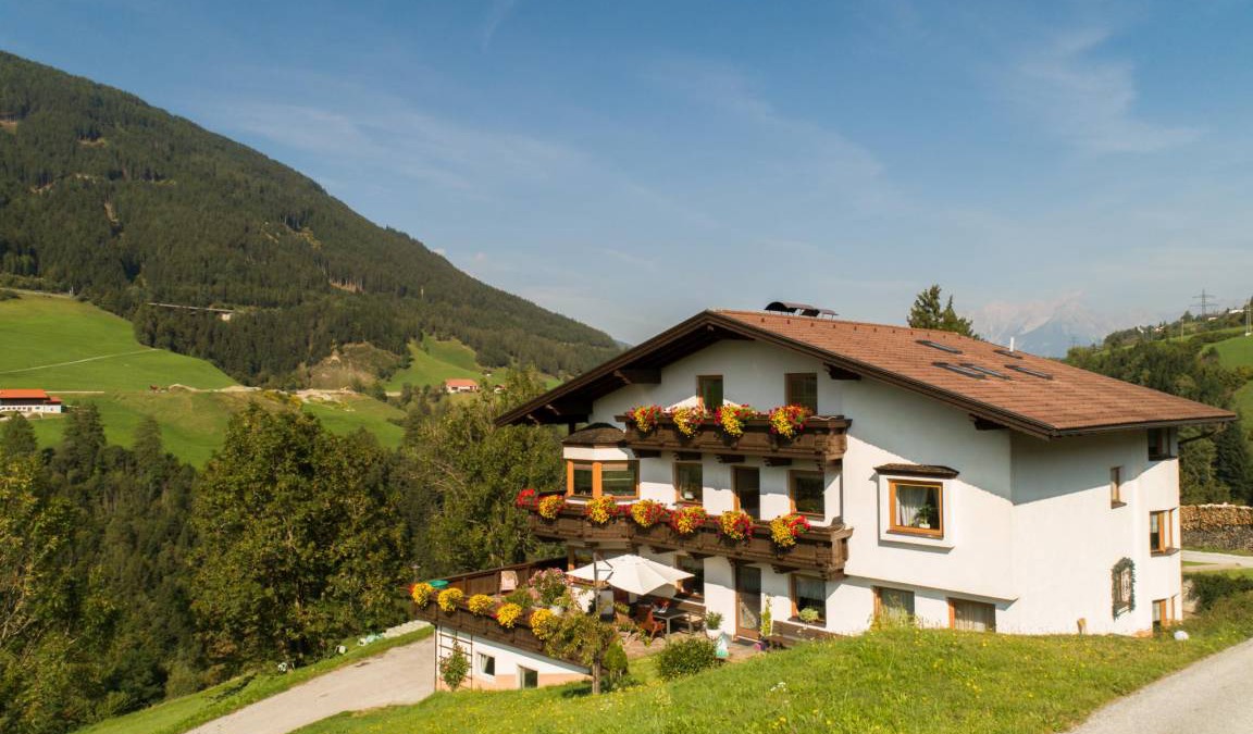 Pfons Apartment | 136 m² Apartment ∙ 3 bedrooms ∙ 6 guests