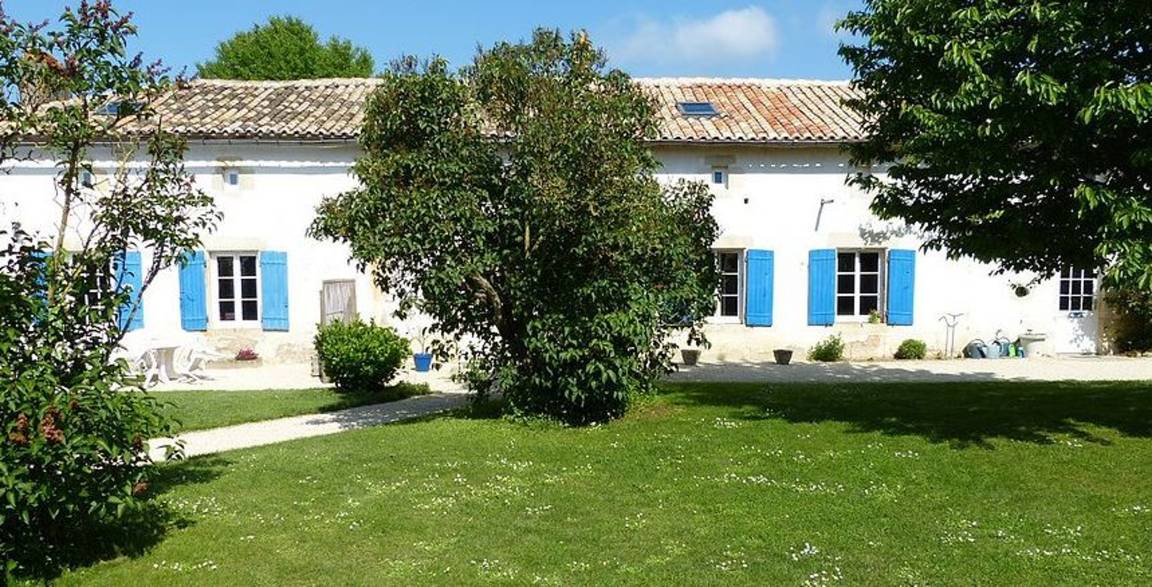 Saint-Vincent-la-Chatre House | 138 m² House ∙ 4 bedrooms ∙ 9 guests