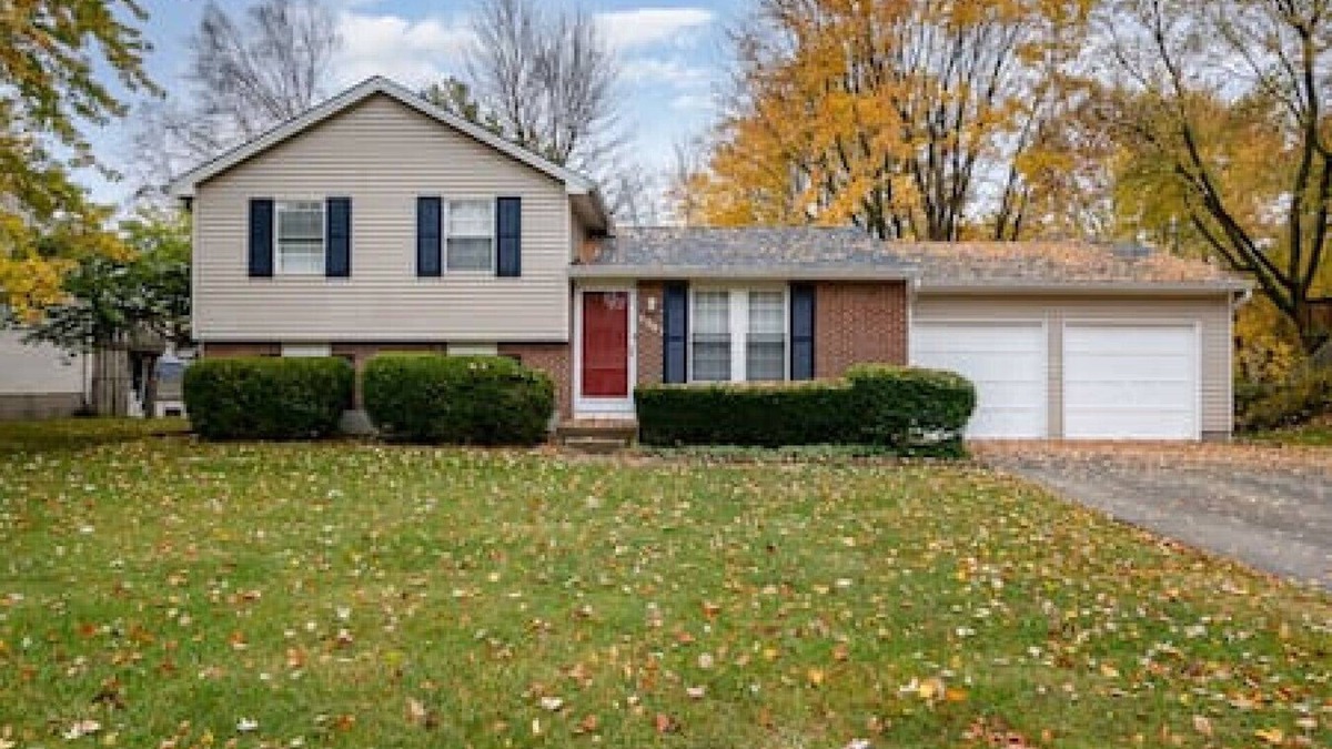 Mason House | 1387 Firethorne · Inviting home with private fenced yard for pets