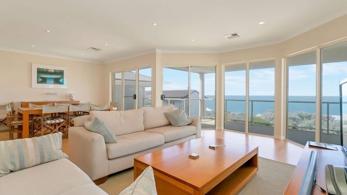 Hayborough House | 139 Seagull Ave-Pets Negotiable-Wi-Fi