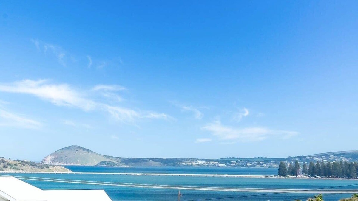 Hayborough House | 13A Elliot Ave - SeaViews - Walk to Beach - Bikeway - Wi-Fi