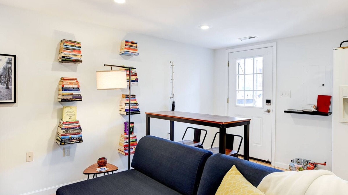 Columbia Heights Apartment | 13th St Library House - Walkscore 91!