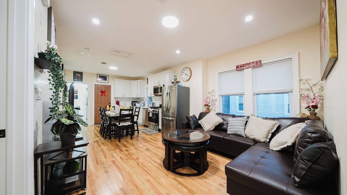 Milton Apartment | 14-2 5BR - Milton Spacious Home near Blue Hills