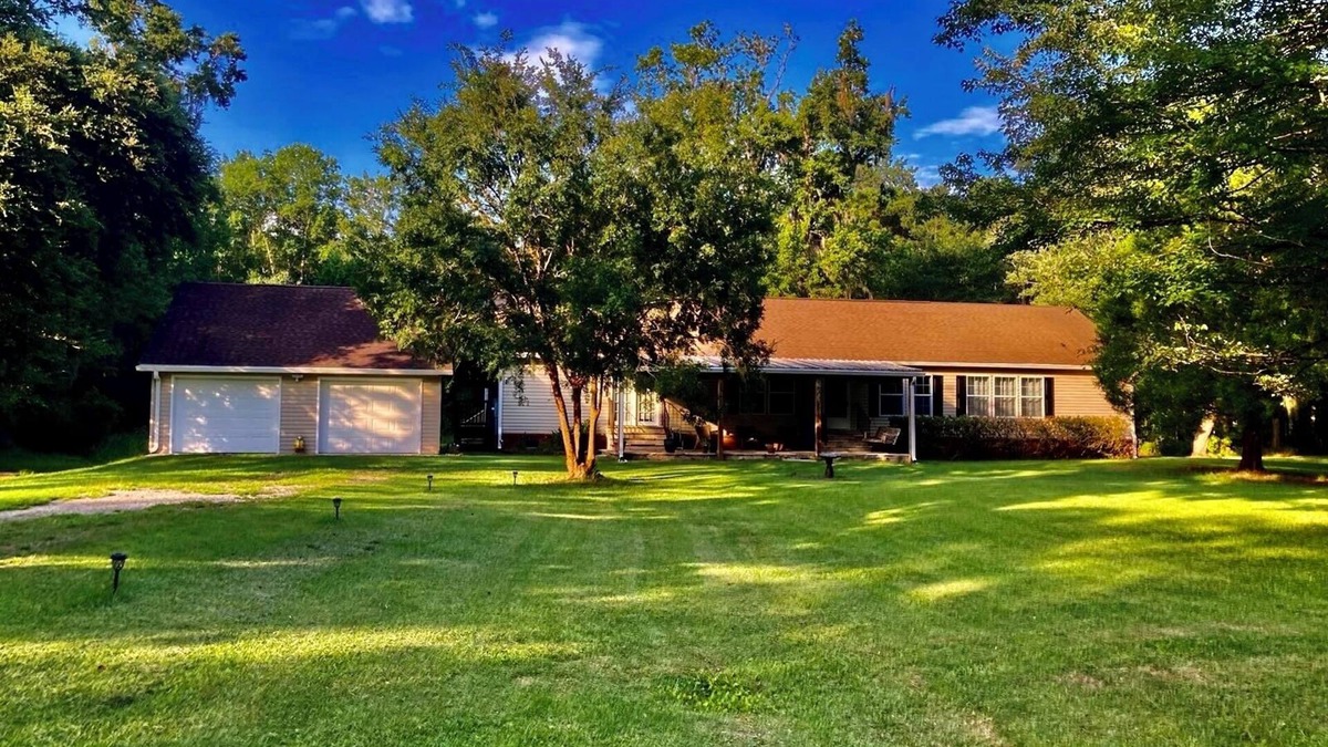 Wadmalaw Island House | 14-Acre Scenic Home in Low County of Wadmalaw Island w/Private Par 3 Golf Hole