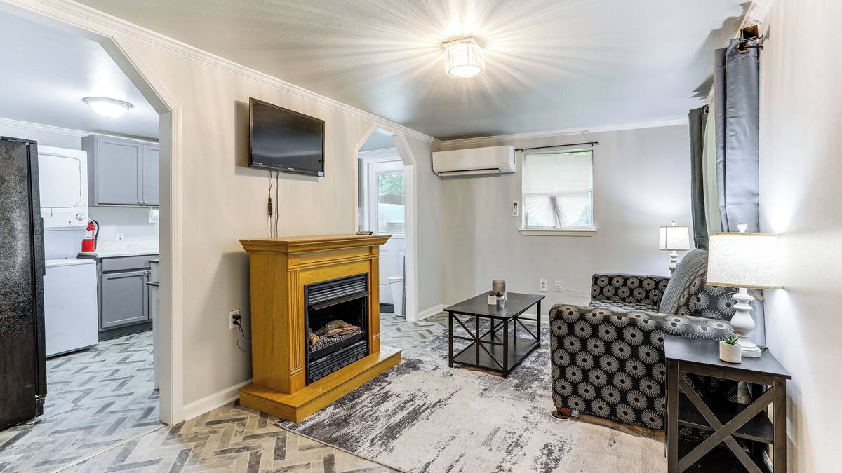Sunshine House | 14 Mi to Downtown Baton Rouge: Plaquemine Retreat