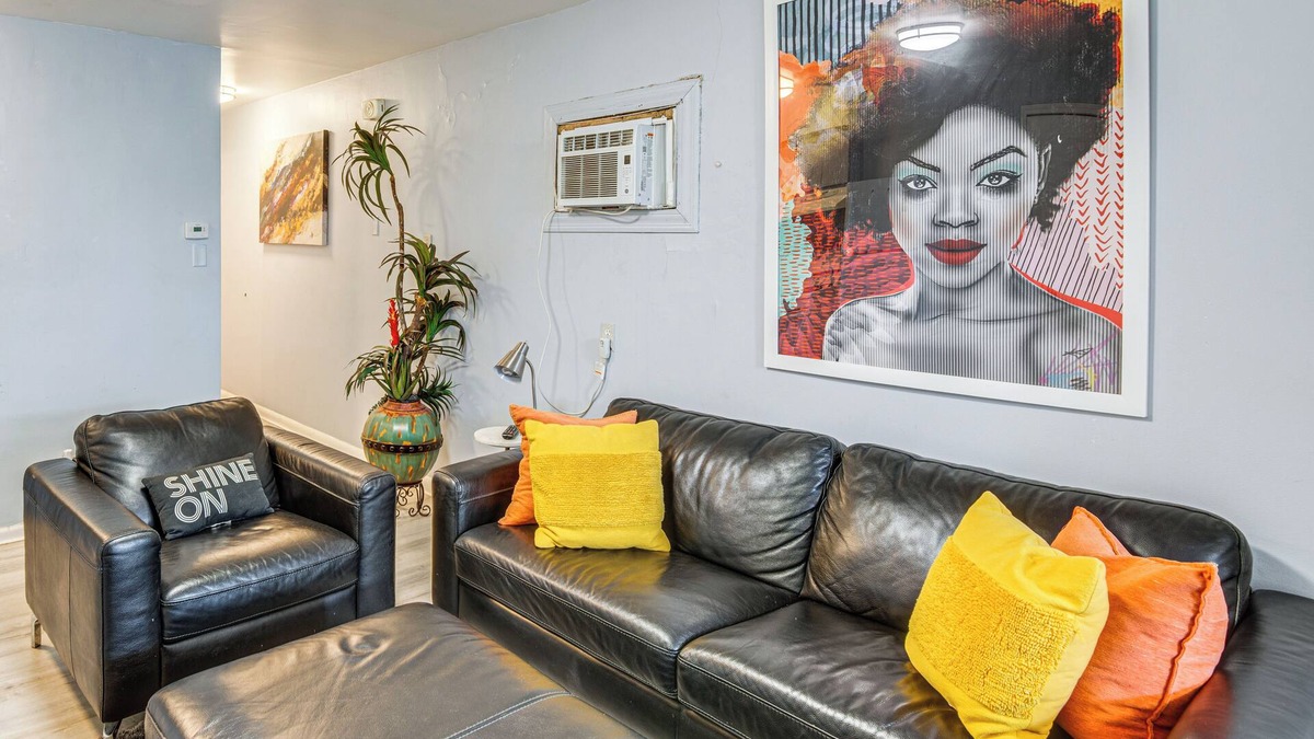 Ashburn Apartment | 14 Mi to Dtwn Chicago: Studio in Ashburn!