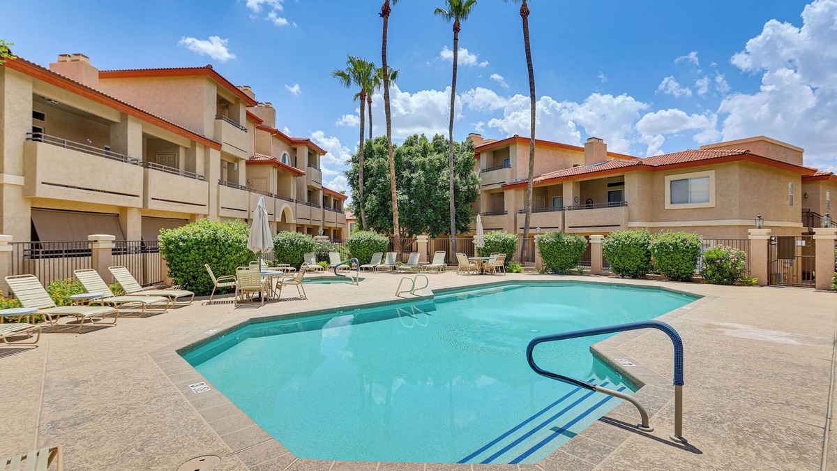 North Mountain Condo | 14 Mi to Dtwn: Phoenix Condo w/Balcony & Spa!
