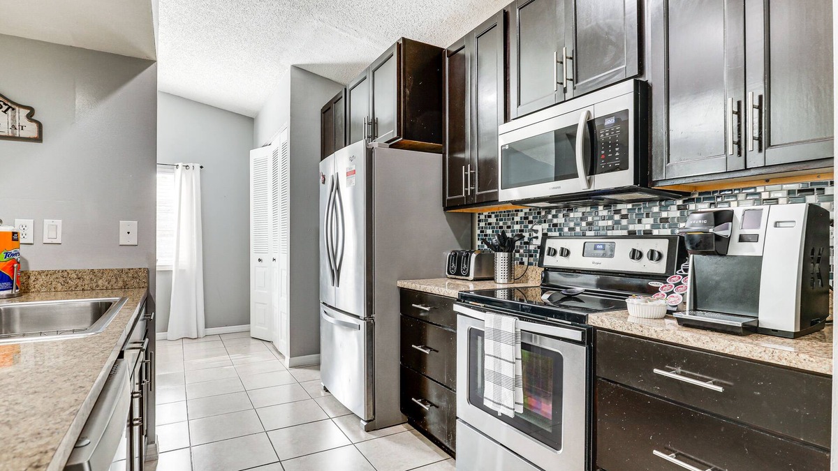 Seffner Community Alliance Cottage | 14 Mi to Dwtn Tampa Bay: Brandon Home w/Fire Pit!