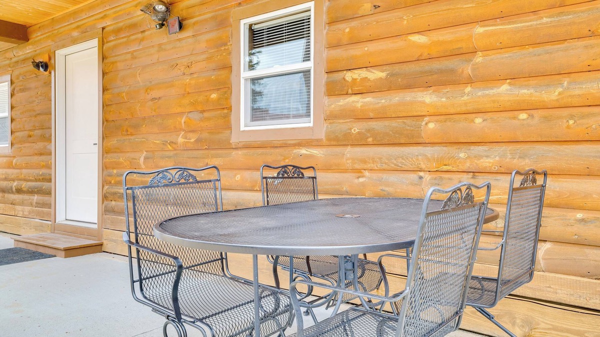 Waumandee Cabin | 14 Mi to Mississippi River: Rural Cochrane Retreat