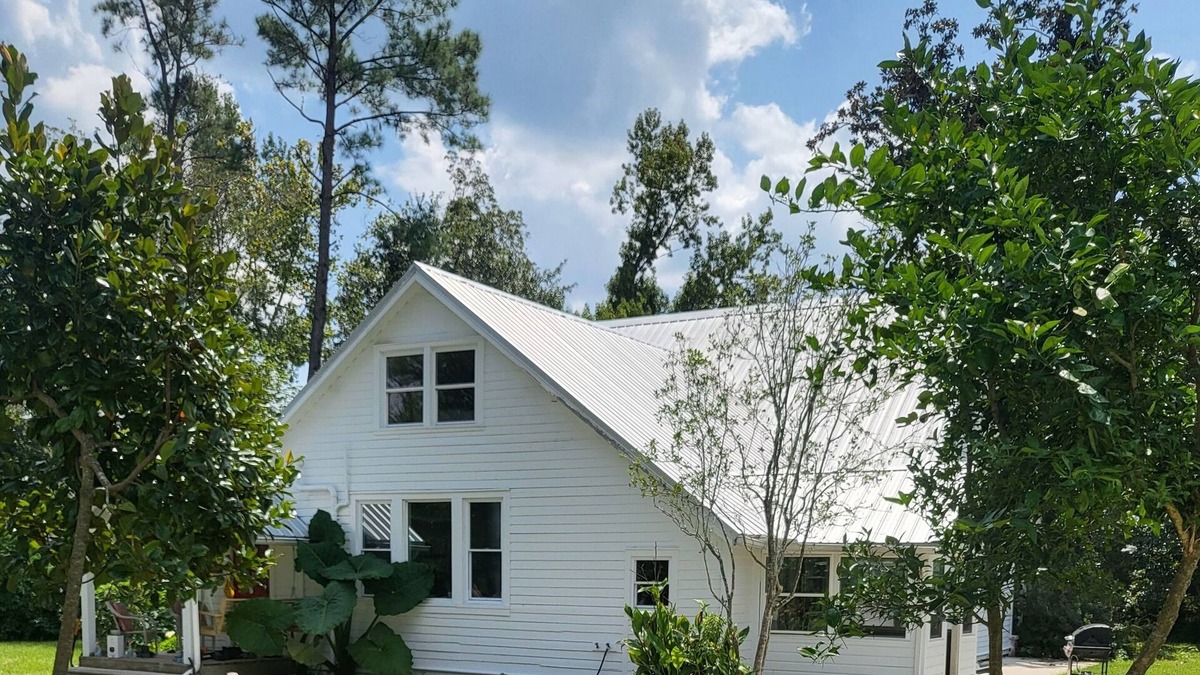 Elberta House | 14 miles to Gulf Shores Alabama, 3 mile to OWA Amusement Park, Pet Friendly