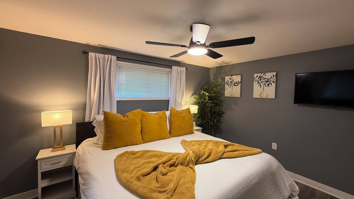 District Heights Bed & Breakfast | 14 miles to Nat’l Mall - District Heights Retreat