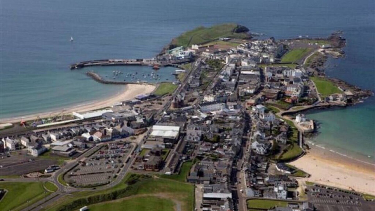 Portrush Apartment | 14 Peninsula Apartment, modern & central.
