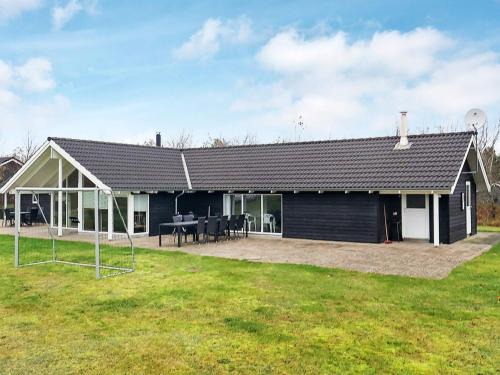 Sundstrup House | 14 person holiday home in Højslev