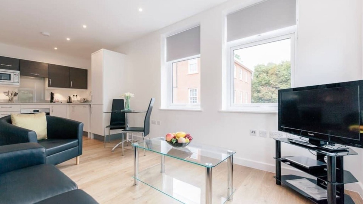 Leatherhead Apartment | 14 Swan House -1 bedroom apartment