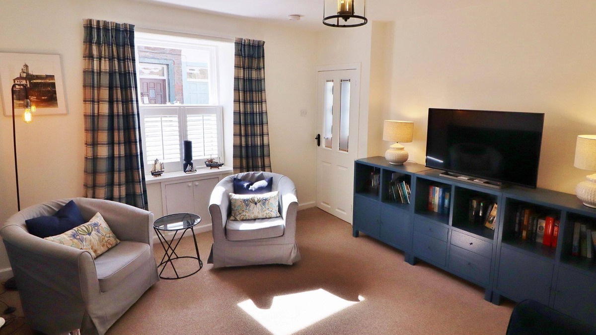 Kirkcudbright Cottage | 14 Union Street - sleeps 4 guests in 2 bedrooms