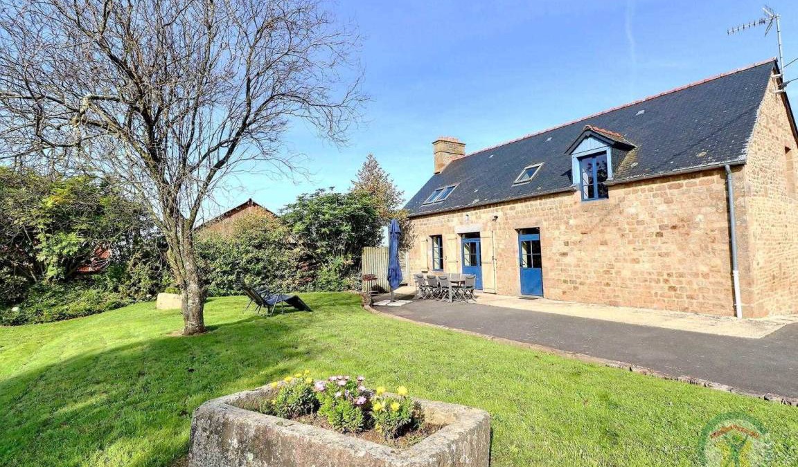 La Bazouge-du-Desert House | 140 m² Gîte ∙ 4 bedrooms ∙ 8 guests
