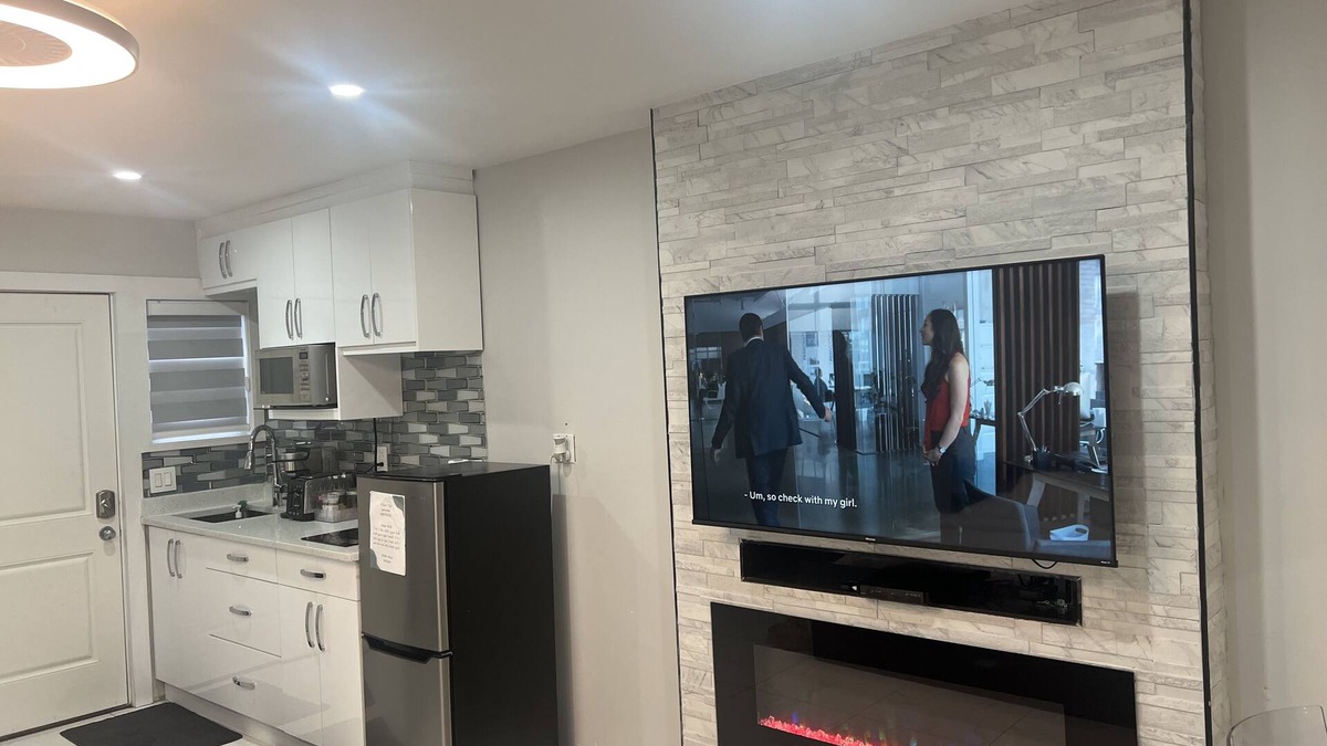 Surrey House | 140 Place is situated in the city of Surrey downtown core