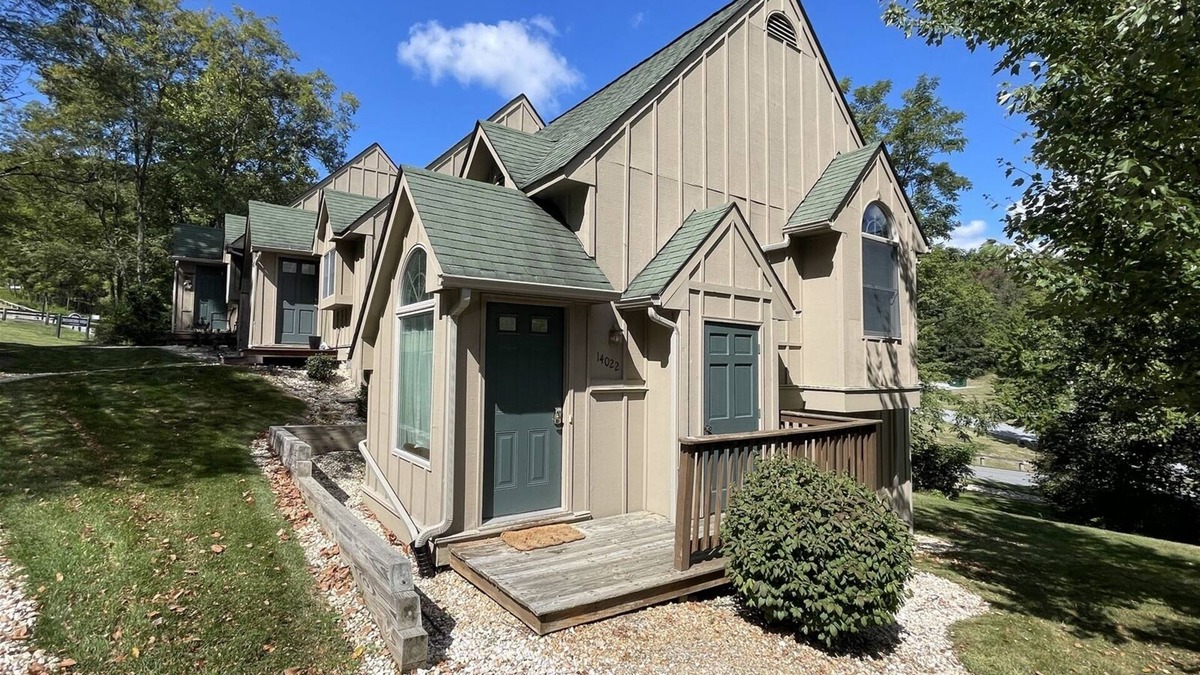 Mercersburg House | 14022 Maple Way - Townhome at Blairs Ridge