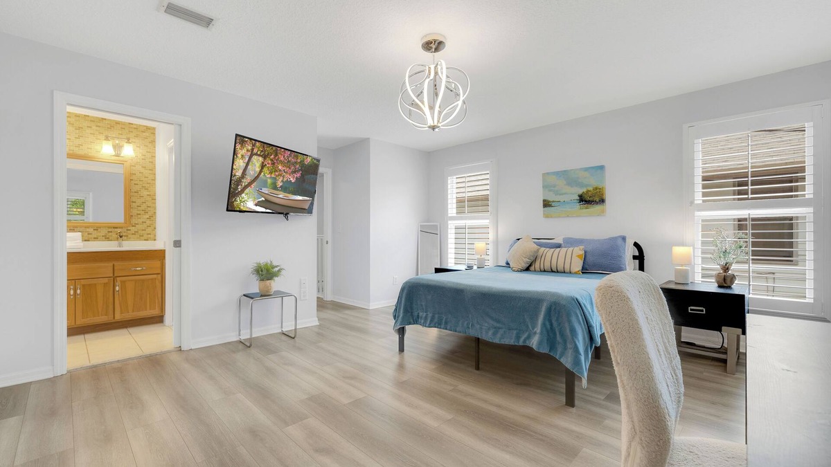 Springfield Apartment | 1413- Arenas 1 Mile, Entertaining Kitchen, Fenced Yard, Pets OK, Sleeps 10