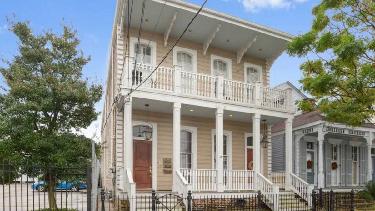 Faubourg Lafayette Apartment | 1416 Carondelet Unit D (2/2)